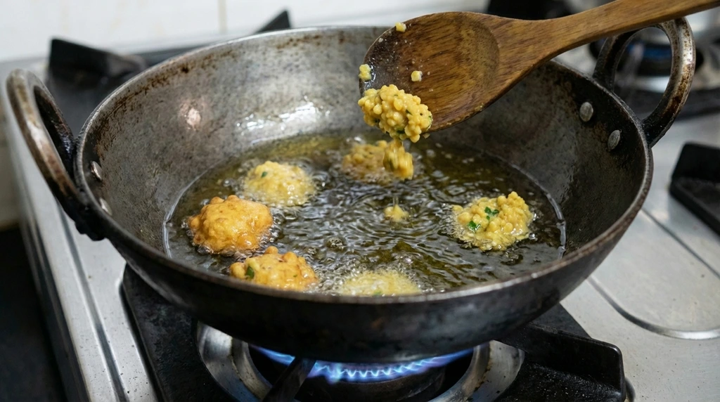 Drop_small_bitesized-moong-dal-pakora